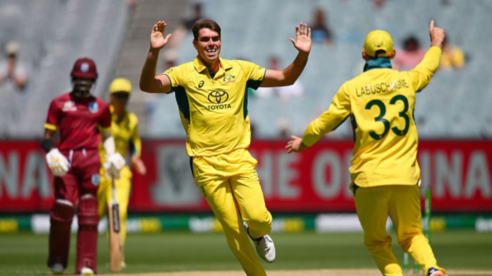 AUS vs WI : जेवियर बार्टलेट के कहर और स्टीव स्मिथ की कप्तानी पारी से जीती ऑस्ट्रेलिया, वेस्टइंडीज को पहले वनडे में 8 विकेट से धोया  AUS vs WI : जेवियर बार्टलेट के कहर और स्टीव स्मिथ की कप्तानी पारी से जीती ऑस्ट्रेलिया, वेस्टइंडीज को पहले वनडे में 8 विकेट से धोया