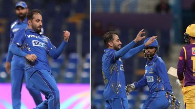 ILT20 : अफगान स्पिनर की जादुई फिरकी से जीती मुंबई इंडियंस वाली टीम, शारजाह वॉरियर्स को 67 गेंदों में दी मात ILT20 में गेंदबाजी के दौरान एमआई अमीरात के अफगान स्पिनर वकार सलामखिल