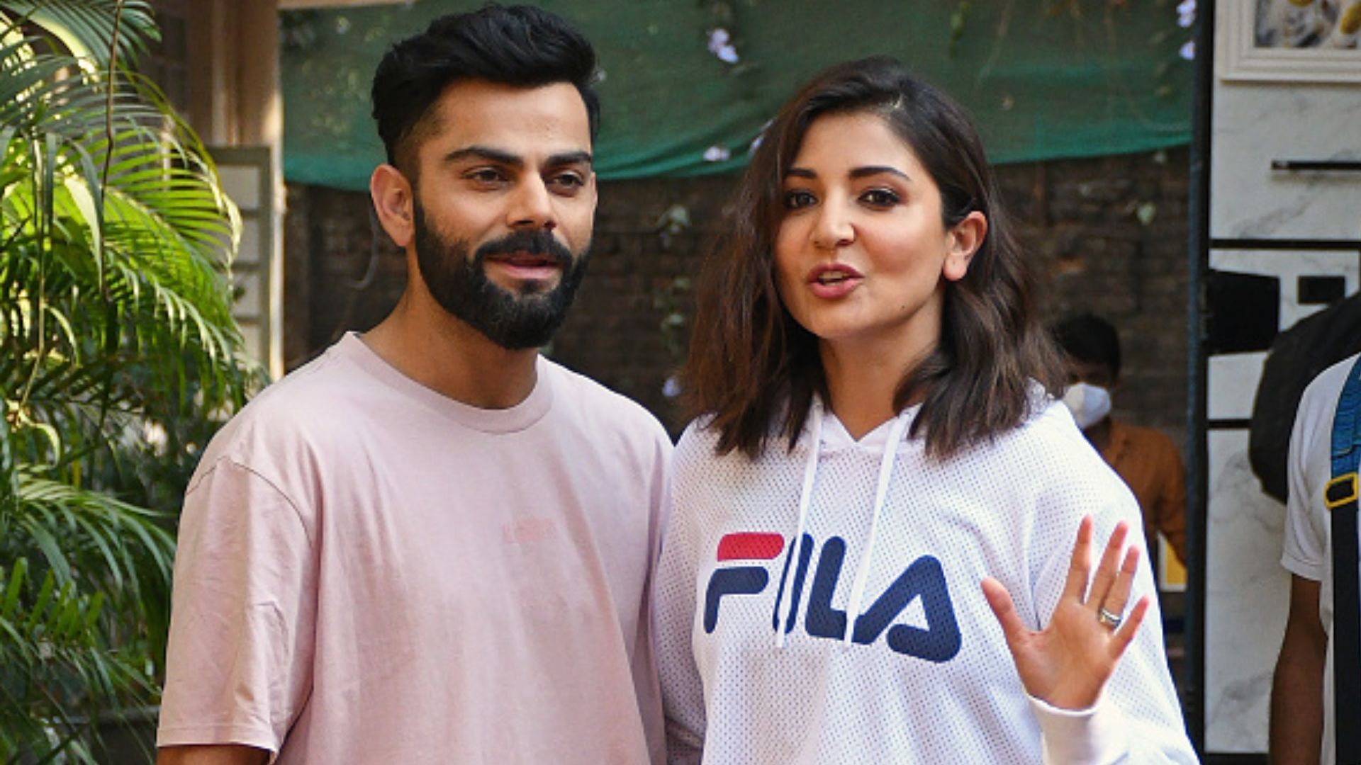 बड़ी खबर : Virat Kohli फिर बनने वाले हैं पिता? एबी डिविलियर्स ने बताया-दूसरा बेबी आने वाला है, कोहली-अनुष्का को बधाई