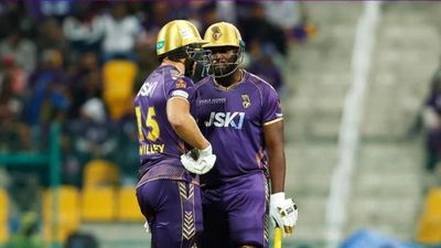 ILT20: 16 गेंदों में रसेल का तूफान तो अंग्रेज गेंदबाज ने पलटा मैच, वॉर्नर की दुबई कैपिटल्स को नाइट राइडर्स ने 29 रन से हराया आंद्रे रसेल और डेविड विली