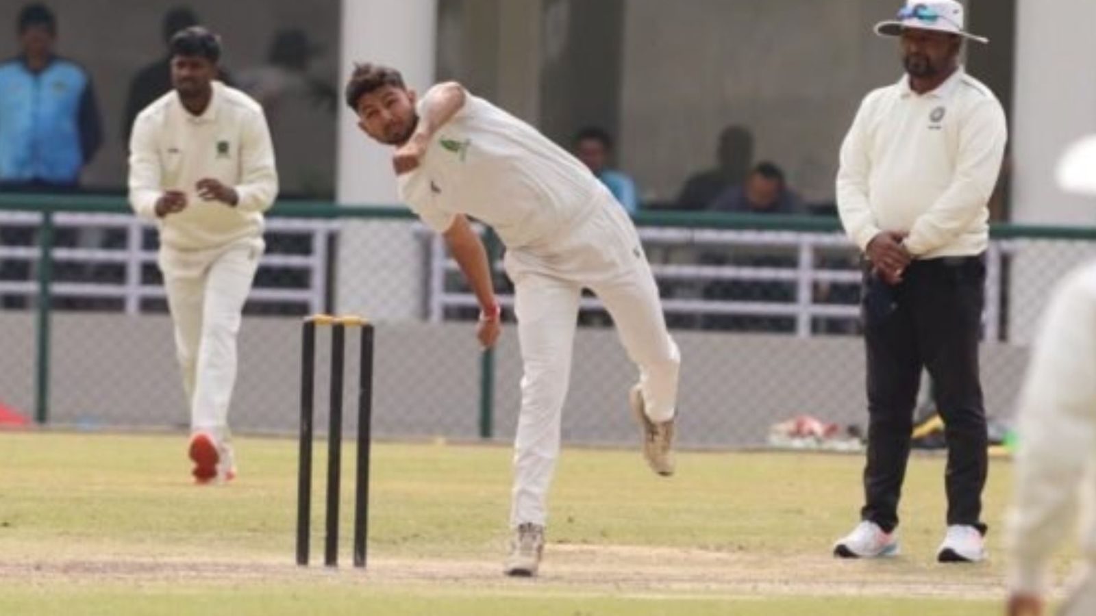 Ranji Trophy में 23 साल के गेंदबाज का कहर, 8 बल्लेबाजों को अकेले भेजा पवेलियन, 80 पर ढेर हो गई पूरी टीम Ranji Trophy में 23 साल के गेंदबाज का कहर, 8 बल्लेबाजों को अकेले भेजा पवेलियन, 80 पर ढेर हो गई पूरी टीम