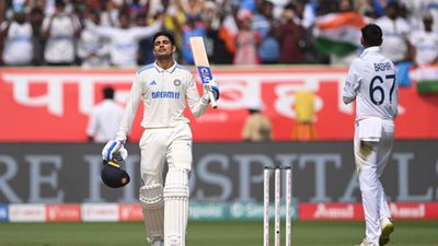 IND vs ENG : शुभमन गिल के शतक से भारत ने इंग्लैंड को दिया 399 रनों का लक्ष्य, 9 विकेट या 332 रन, किसके हाथ लगेगी रोमांच की बाजी? इंग्लैंड के खिलाफ शतक जड़ने के बाद शुभमन गिल