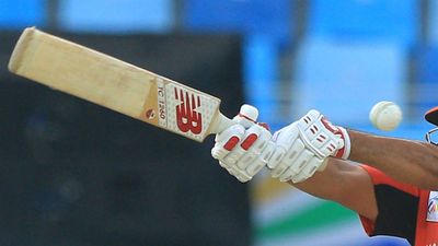 Babar century: 44 गेंद और 105 रन, बाबर के तूफान के दम पर टीम ने खड़ा किया 439 रनों का पहाड़ बाबर हयात ने तूफानी शतक ठोक दिया