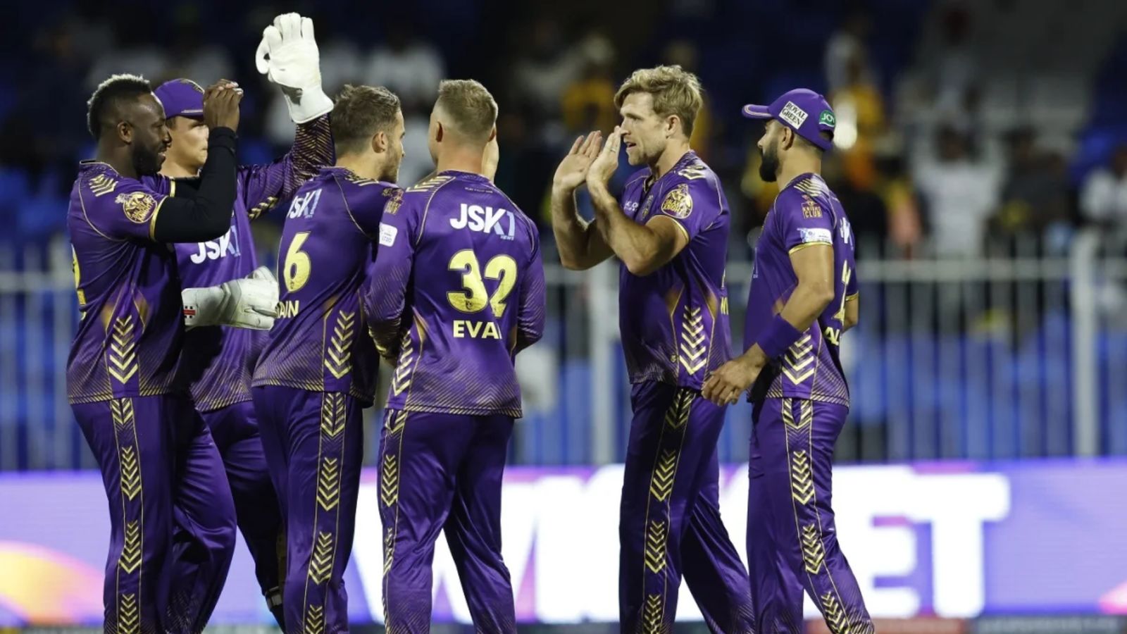 ILT20: 38 साल के बॉलर की धुन पर नाचे शारजाह के वॉरियर्स, 75 पर ढेर, 7 विकेट से हारे, शाहरुख खान के नाइट राइडर्स ने लगाई जीत की हैट्रिक ILT20: 38 साल के बॉलर की धुन पर नाचे शारजाह के वॉरियर्स, 75 पर ढेर, 7 विकेट से हारे, शाहरुख खान के नाइट राइडर्स ने लगाई जीत की हैट्रिक