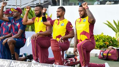 SA20: वेस्ट इंडीज के क्रिकेटर को बंदूक की नोंक पर लूटा, बदमाशों ने होटल के बाहर बनाया शिकार फैबियन एलन (दाएं) वेस्ट इंडीज के लिए वनडे और टी20 खेल चुके हैं.