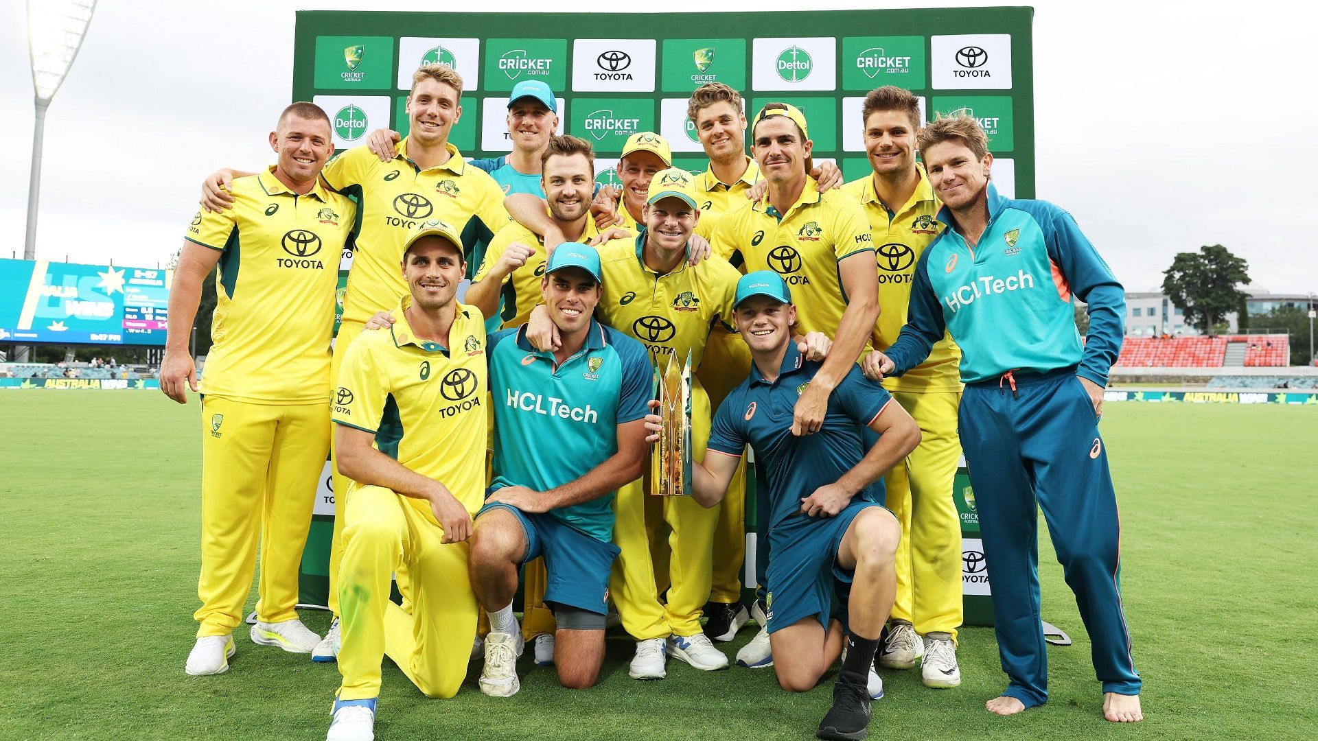 AUS vs WI : ऑस्ट्रेलिया ने अपनी जमीन पर रचा अजब इतिहास, सबसे छोटे वनडे मैच की सिर्फ 41 गेंदों में वेस्टइंडीज को धोकर रख दिया, 3-0 से जीती सीरीज