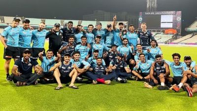 हार्दिक पंड्या के बाद अब गुजरात टाइटंस के इस खिलाड़ी के लिए फ्रेंजाइजी ने खोली तिजोरी, मोटी रकम देकर बनाया सबसे महंगा क्रिकेटर साई किशोर आईपीएल 2022 जीतने वाली गुजरात टाइटंस टीम का हिस्सा भी थे