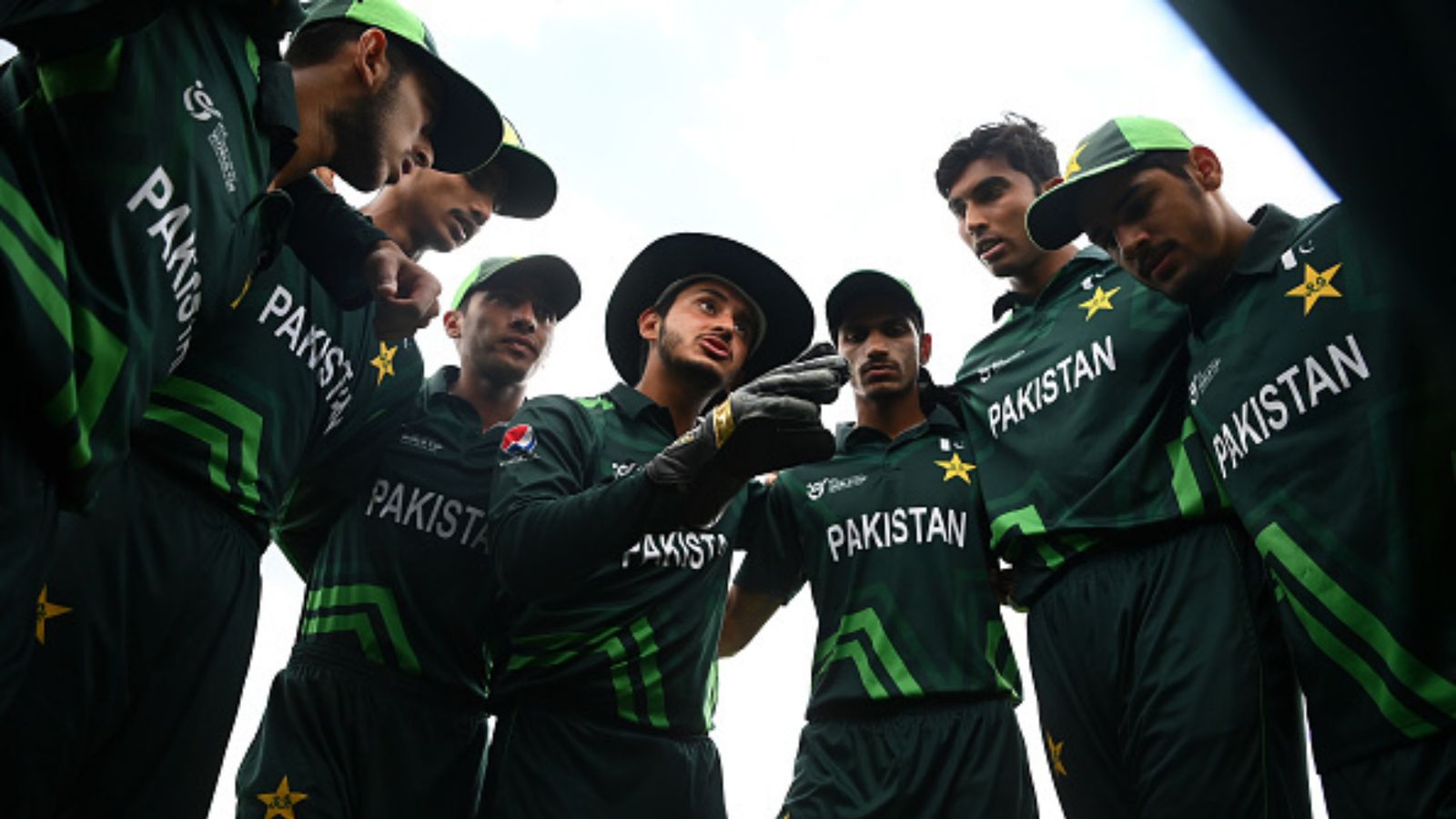 U19 World Cup: पाकिस्तान ने अपने पैर पर मारी कुल्हाड़ी, इस गड़बड़ी से टूट गया भारत से फाइनल खेलने का सपना U19 World Cup: पाकिस्तान ने अपने पैर पर मारी कुल्हाड़ी, इस गड़बड़ी से टूट गया भारत से फाइनल खेलने का सपना