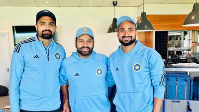 IND vs ENG: भारतीय टेस्ट टीम में शामिल हुआ बिहार का यह तेज गेंदबाज, IPL में मचाया धमाल फिर अंग्रेजों को चटाई धूल आकाश दीप (दाएं) पिछले कुछ समय से भारतीय टीम के सेट अप का हिस्सा रहे हैं.