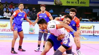 PKL 10: हरियाणा स्टीलर्स ने यूपी योद्धाज और गुजरात जायंट्स ने बंगाल वॉरियर्स को पीटा, प्लेऑफ की उम्मीदें बरकरार हरियाणा स्टीलर्स ने यूपी योद्धाज को हराकर PKL 10 के प्लेऑफ में खुद को जिंदा रखा.