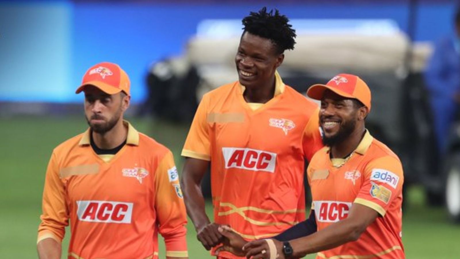 ILT20 : 6 गेंद 11 रन के रोमांच में हारी नाइट राइडर्स, गल्फ जायंट्स ने 3 रनों की जीत से नॉकआउट में बनाई जगह ILT20 : 6 गेंद 11 रन के रोमांच में हारी नाइट राइडर्स, गल्फ जायंट्स ने 3 रनों की जीत से नॉकआउट में बनाई जगह