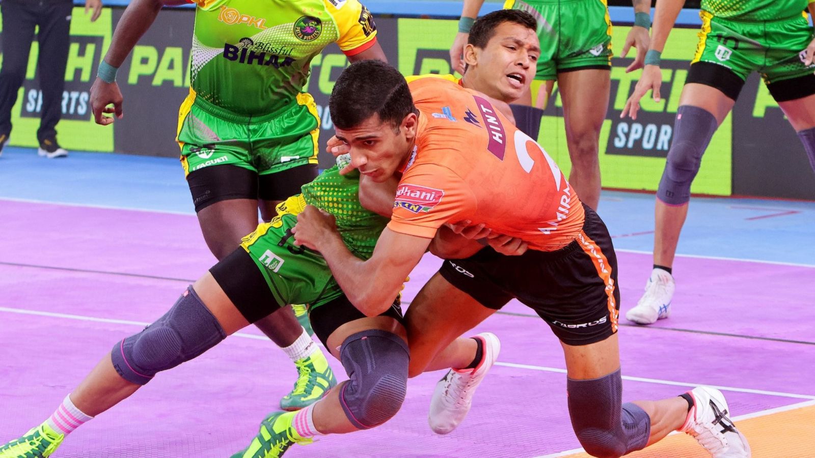 PKL 10: यू मुंबा को हराकर पटना पाइरेट्स टॉप-4 में दाखिल, बंगाल वॉरियर्स ने तेलुगु टाइटंस को धूल चटाई PKL 10: यू मुंबा को हराकर पटना पाइरेट्स टॉप-4 में दाखिल, बंगाल वॉरियर्स ने तेलुगु टाइटंस को धूल चटाई