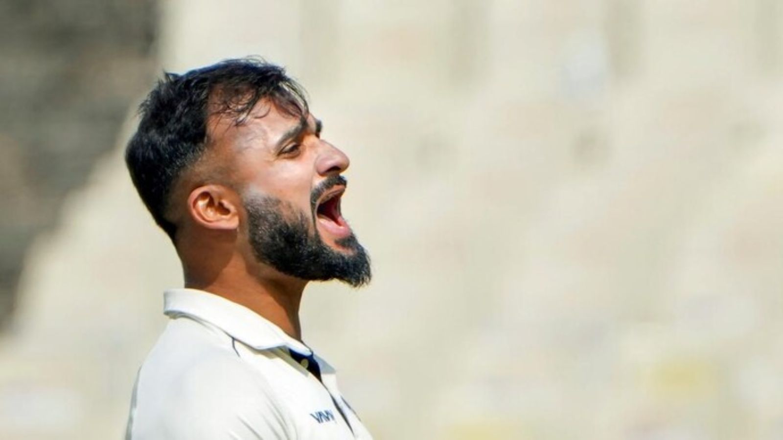 IND vs ENG: 6 महीने में पिता-भाई को खोया, पैसों के लिए खेला टेनिस बॉल क्रिकेट, अब मिला अंग्रेजों के दांत खट्टे करने का मौका IND vs ENG: 6 महीने में पिता-भाई को खोया, पैसों के लिए खेला टेनिस बॉल क्रिकेट, अब मिला अंग्रेजों के दांत खट्टे करने का मौका