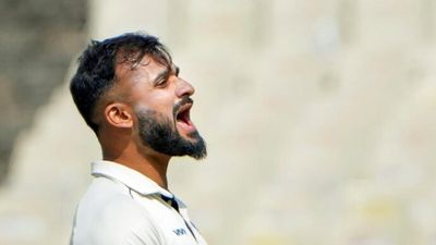 IND vs ENG: 6 महीने में पिता-भाई को खोया, पैसों के लिए खेला टेनिस बॉल क्रिकेट, अब मिला अंग्रेजों के दांत खट्टे करने का मौका आकाश दीप अभी भारत के लिए किसी फॉर्मेट में डेब्यू नहीं कर पाए हैं.