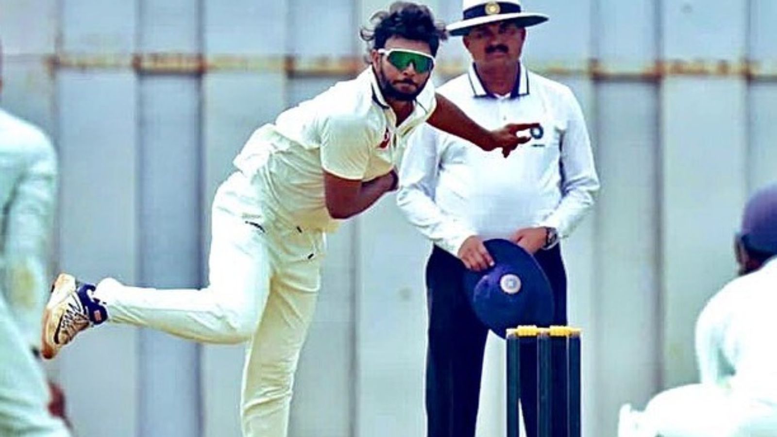 Ranji Trophy: जिसे कभी नहीं मिला टीम इंडिया का टिकट उस भारतीय ने 9 विकेट लेकर मचाया तहलका, 37 साल की उम्र में किया कमाल Ranji Trophy: जिसे कभी नहीं मिला टीम इंडिया का टिकट उस भारतीय ने 9 विकेट लेकर मचाया तहलका, 37 साल की उम्र में किया कमाल