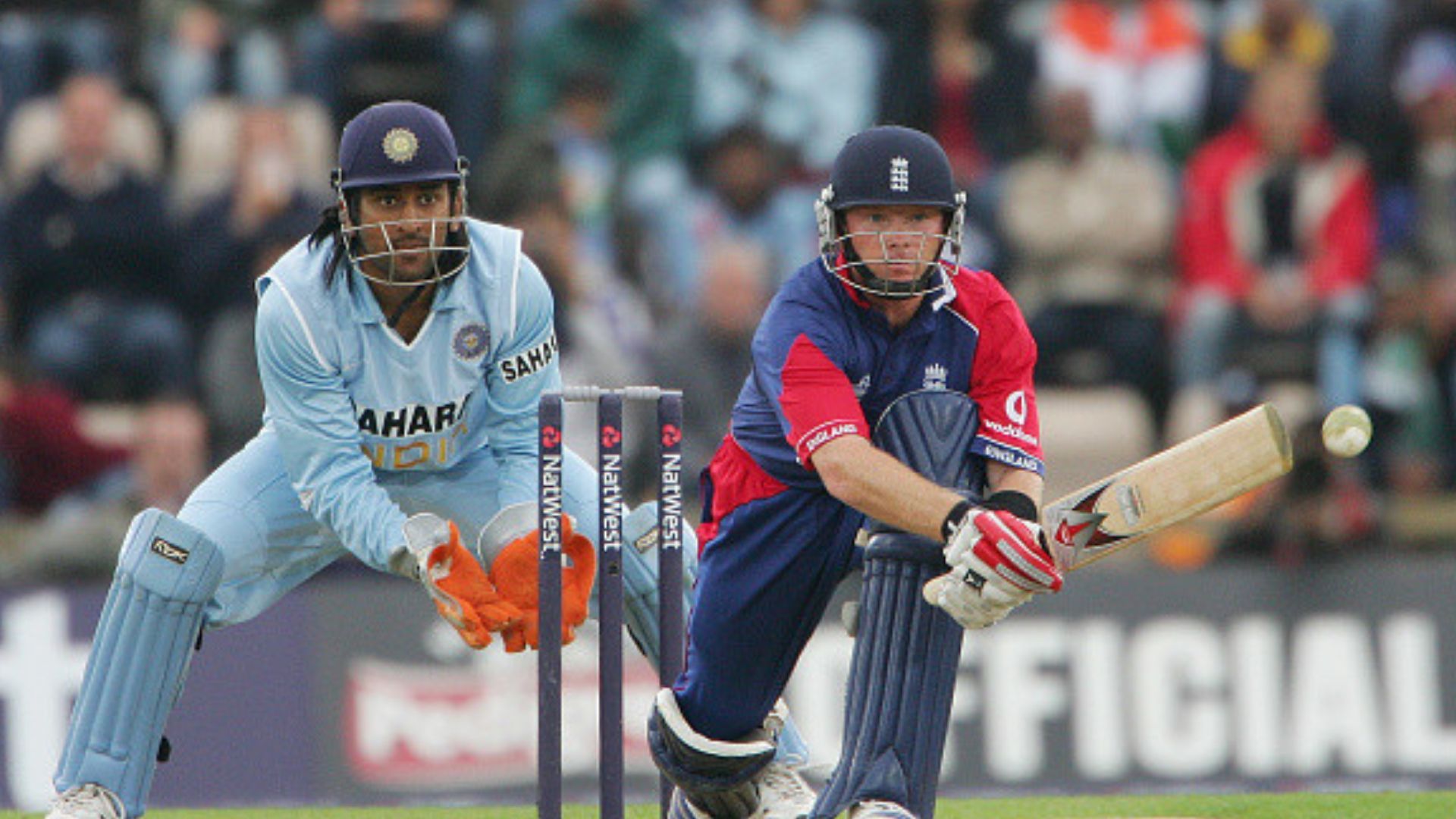 IND vs ENG: इंग्लैंड का राजकोट में चलता है सिक्का, टेस्ट छोड़ो वनडे में भी भारत से कभी नहीं हारे वनडे मैच के दौरान शॉट खेलते इयान बेल