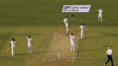 IND vs ENG: सरफराज खान डेब्यू टेस्ट में रनआउट होने वाले 13वें भारतीय बने, जानिए इस अनचाही लिस्ट में कौन से दिग्गज शामिल रनआउट होने के बाद सरफराज खान का रिएक्शन