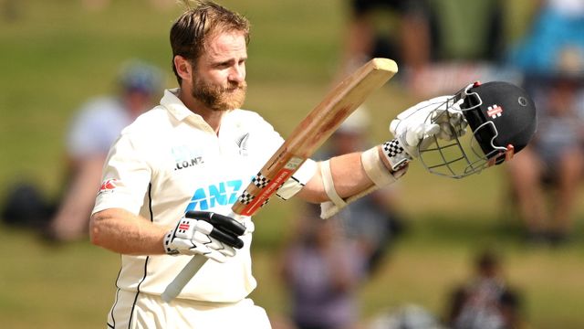NZ vs SA: विलियमसन के रिकॉर्डतोड़ शतक से न्यूजीलैंड ने रचा इतिहास, साउथ अफ्रीका के खिलाफ पहली बार जीती टेस्ट सीरीज शतक का जश्न मनाते केन विलियमसन
