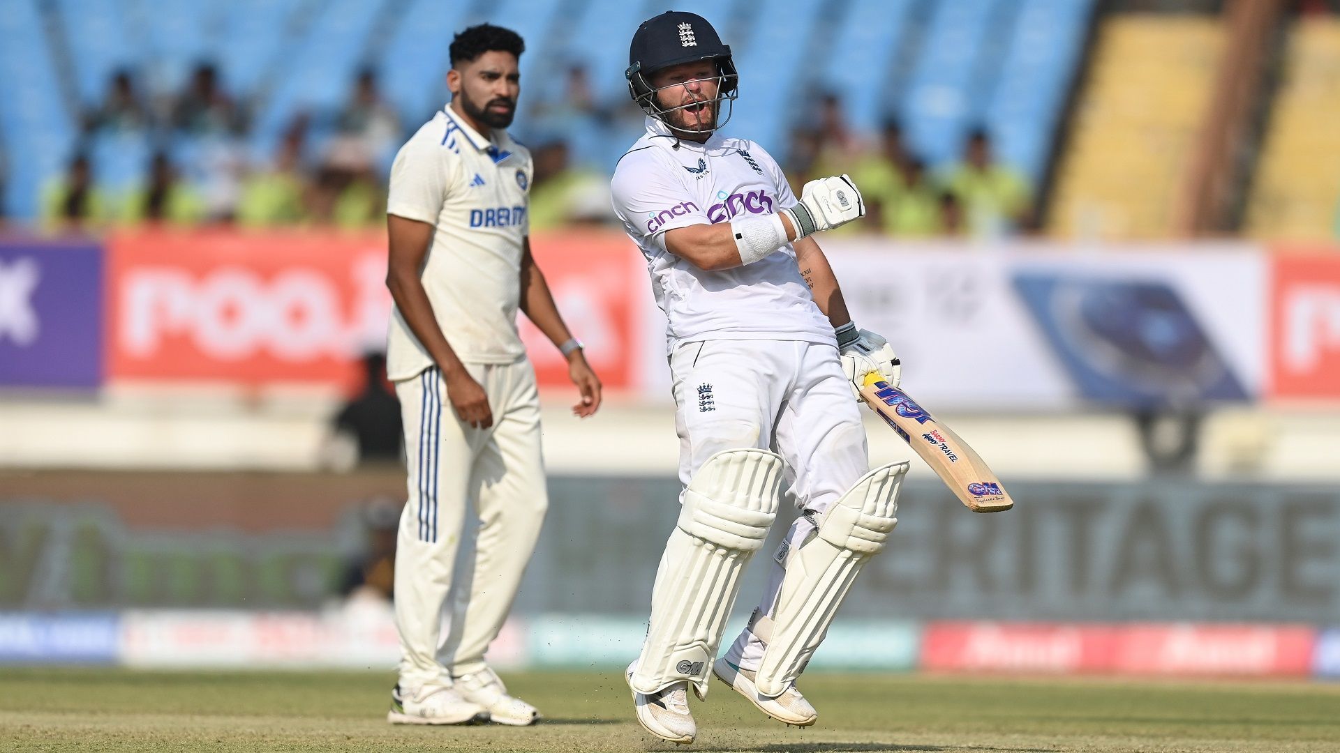 IND vs ENG, 3rd Test: राजकोट टेस्‍ट के तीसरे दिन काली पट्टी बांधकर मैदान पर उतरी भारतीय टीम, जानें वजह