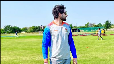 लगातार 4 शतकों से भारतीय क्रिकेट में मचाई सनसनी, अब ठोक डाला दोहरा शतक, इस खिलाड़ी का जवाब नहीं संजीत देसाई छत्तीसगढ़ के लिए क्रिकेट खेलते हैं.