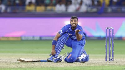 मुंबई इंडियंस की एमआई एमिरेट्स ने जीता ILT20 का खिताब, पहली बार बनी विजेता, दुबई कैपिटल्स को 46 रन से धूल चटाई निकोलस पूरन की कप्तानी में एमआई एमिरेट्स बने ILT20 2024 के विजेता.