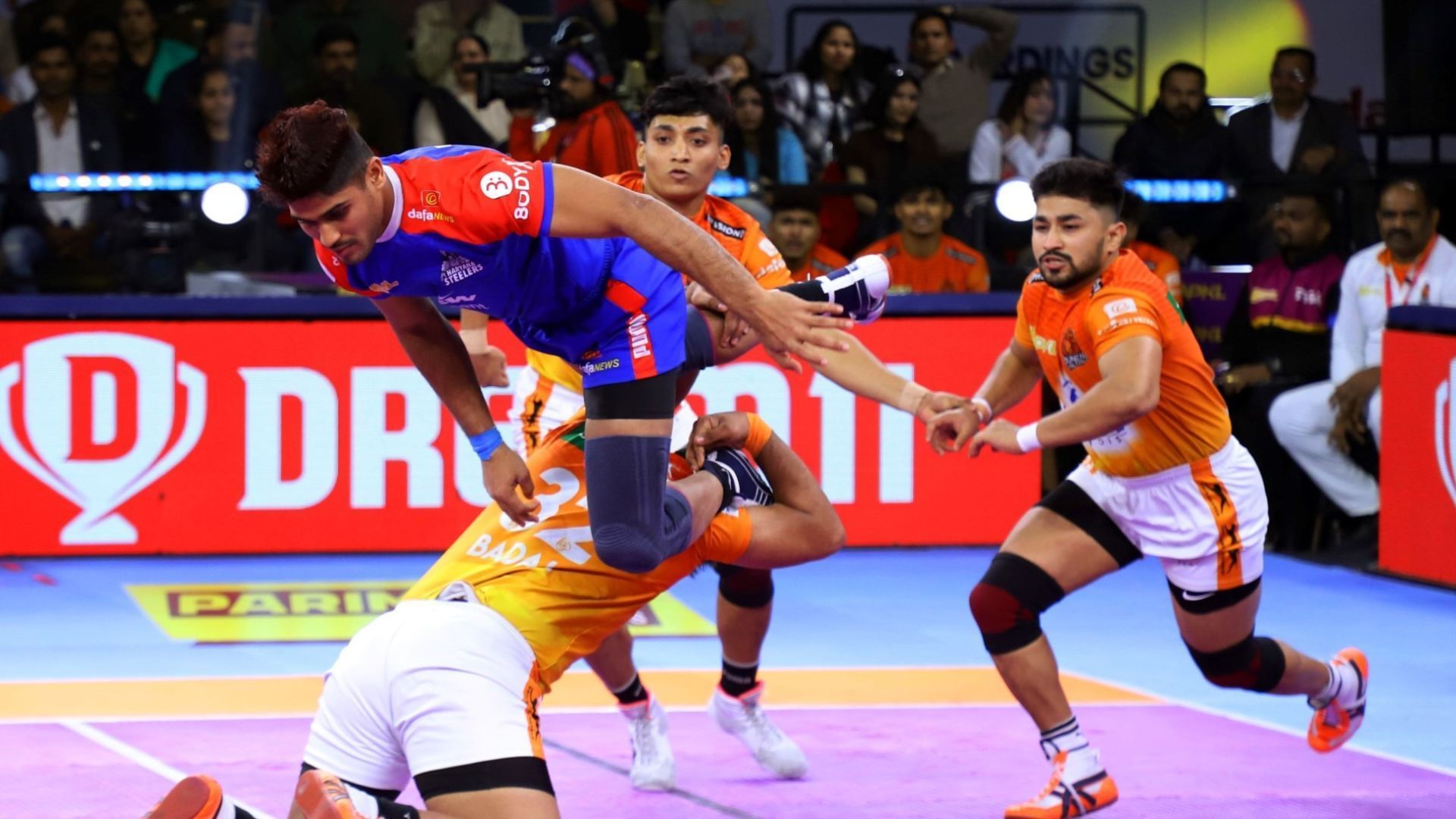 Pro Kabaddi League: पुनेरी पलटन ने हरियाणा स्टीलर्स को 51-36 से दी मात, अर्जुन और शुभम की बदौलत जयपुर पिंक पैंथर्स ने गुजरात के खिलाफ मारी बाजी