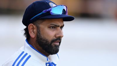 रोहित शर्मा के भरोसेमंद बल्लेबाज ने फाइनल में टीम को दिलाई जबरदस्त जीत, विस्फोटक कप्तानी पारी से उड़ाई गेंदबाजों की धज्जियां रोहित शर्मा और तिलक वर्मा के बीच जबरदस्त बॉन्डिंग भी है