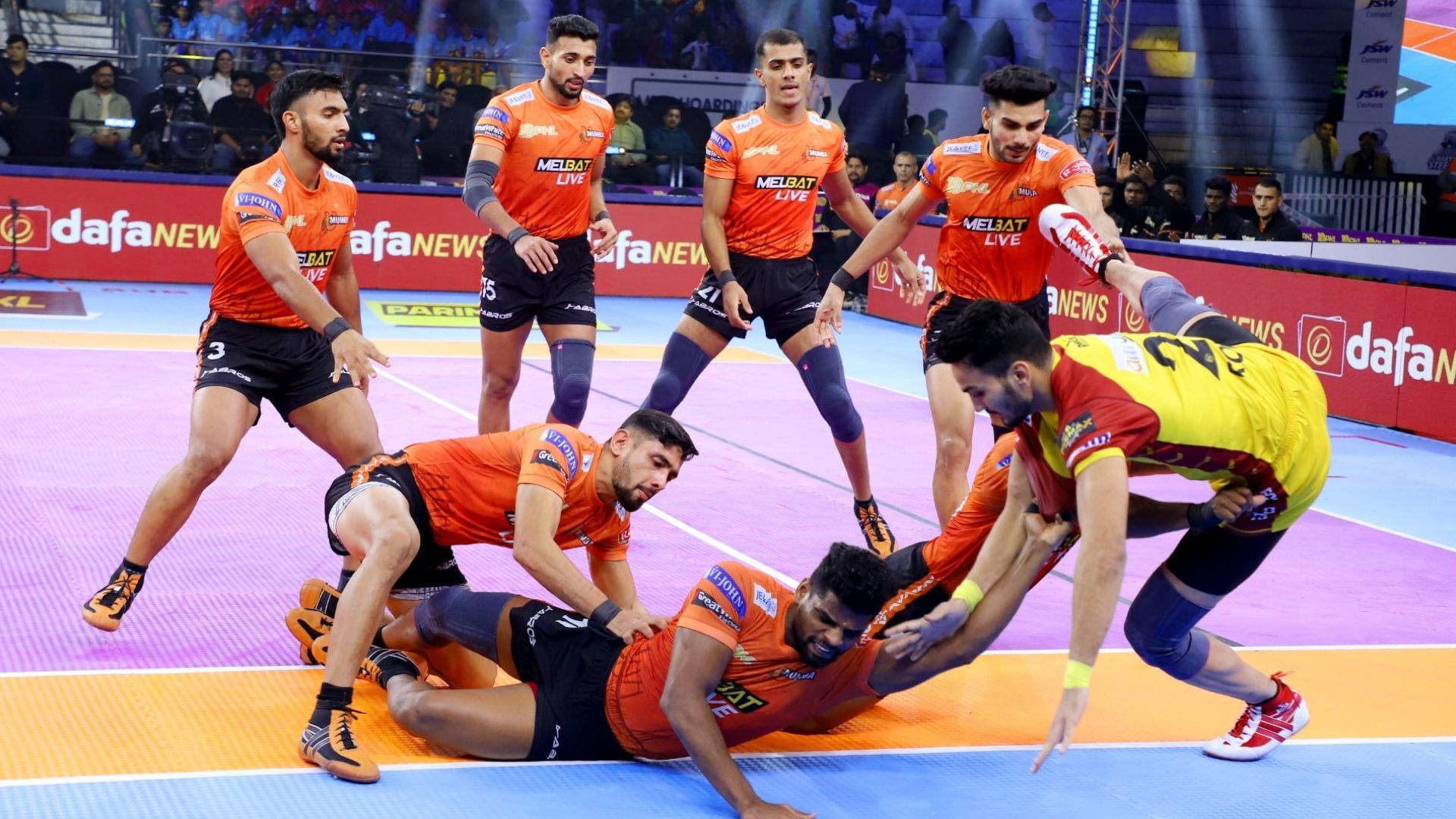 Pro Kabaddi League: पवन सहरावत के सुपर 10 की बदौलत तेलुगू टाइटंस और यू मुंबा के बीच 45-45 से मुकाबला हुआ टाई