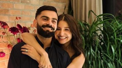 Virat Kohli Son: विराट कोहली दूसरी बार बने पिता तो साथी खिलाड़ियों के साथ विदेशी दोस्तों ने भी दी बधाई, लिस्ट में सचिन- सहवाग के साथ ये क्रिकेटर्स शामिल विराट कोहली और अनुष्का शर्मा
