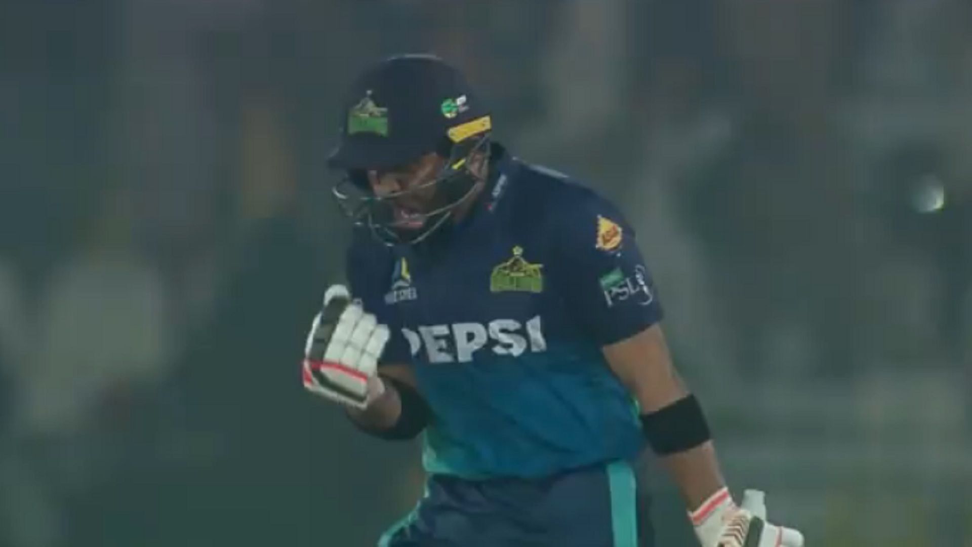 PSL 2024: 4, 4, 6, 6, 4..., शाहीन अफरीदी अपने जिस सीनियर से भिड़े, उसने 5 गेंदों में ही उड़ा दी धज्जियां, 34 रन ठोककर लाहौर के मुंह से छीनी जीत
