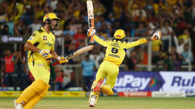 IPL 2024 से पहले एमएस धोनी की चेन्नई सुपर किंग्स को बड़ा झटका, 4 करोड़ का स्टार ऑलराउंडर हुआ चोटिल, आईपीएल खेलना भी मुश्किल! आईपीएल 2023 जीतने के बाद रवींद्र जडेजा (दाएं) और शिवम दुबे (बाएं)