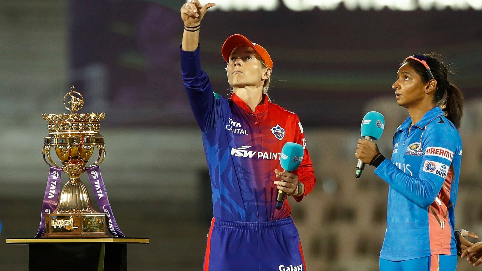 WPL 2024: मुंबई इंडियंस से ओपनिंग मैच में हिसाब बराबर करेगी दिल्ली कैपिटल्स! इन भारतीय प्लेयर्स पर होगी हर किसी की नजर WPL 2024: मुंबई इंडियंस से ओपनिंग मैच में हिसाब बराबर करेगी दिल्ली कैपिटल्स! इन भारतीय प्लेयर्स पर होगी हर किसी की नजर