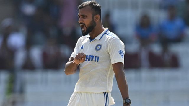 IND vs ENG, Akash Deep : आकाश दीप ने डेब्यू मैच के पहले दिन 3 विकेट लेने के बाद खोला बड़ा राज, कहा - जसप्रीत बुमराह ने मुझे... इंग्लैंड के सामने टेस्ट करियर का पहला विकेट लेने के बाद जोश में आकाश दीप