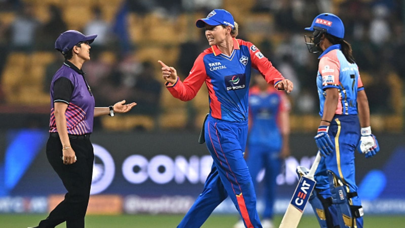 WPL 2024, DRS Drama : वीमेंस प्रीमियर लीग में DRS को लेकर ड्रामा, जानिए ICC के किस नए नियम को नहीं किया लागू WPL 2024, DRS Drama : वीमेंस प्रीमियर लीग में DRS को लेकर ड्रामा, जानिए ICC के किस नए नियम को नहीं किया लागू