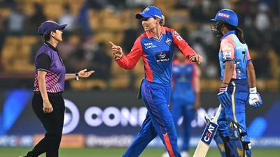 WPL 2024, DRS Drama : वीमेंस प्रीमियर लीग में DRS को लेकर ड्रामा, जानिए ICC के किस नए नियम को नहीं किया लागू WPL 2024 के पहले मैच के दौरान मेग लैनिंग और हरमनप्रीत कौर