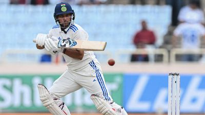 IND vs ENG: कुलदीप यादव की बल्लेबाजी देख गावस्कर को आई स्टीव स्मिथ की याद, ड्रेसिंग रूम के भीतर से रोहित- गिल ने भी लगाए ठहाके कुलदीप यादव