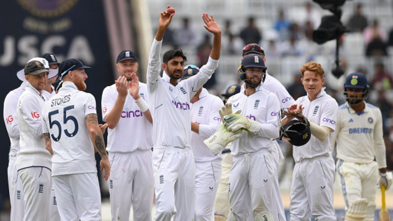 IND vs ENG: शोएब बशीर ने रचा इतिहास, भारत के 5 बल्लेबाजों को अपनी फिरकी में फंसा ऐसा करने वाले बने दूसरे गेंदबाज IND vs ENG: शोएब बशीर ने रचा इतिहास, भारत के 5 बल्लेबाजों को अपनी फिरकी में फंसा ऐसा करने वाले बने दूसरे गेंदबाज