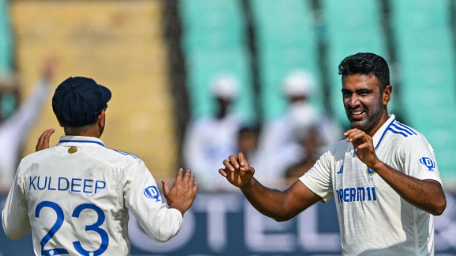 IND vs ENG, Ashwin : 'मैंने कुलदीप से पांच विकेट हॉल छीन लिया', इंग्लैंड के खिलाफ घातक गेंदबाजी के बाद अश्विन ने क्यों कहा ऐसा ? IND vs ENG, Ashwin : 'मैंने कुलदीप से पांच विकेट हॉल छीन लिया', इंग्लैंड के खिलाफ घातक गेंदबाजी के बाद अश्विन ने क्यों कहा ऐसा ?