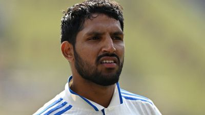 Dhruv Jurel ने इंग्लैंड को धोने के लिए की मैराथन तैयारी, 4 तरह की पिच, 14 अलग-अलग बॉलर्स और एक दिन में  140 ओवर बैटिंग ध्रुव जुरेल ने राजकोट में टेस्ट डेब्यू किया था.