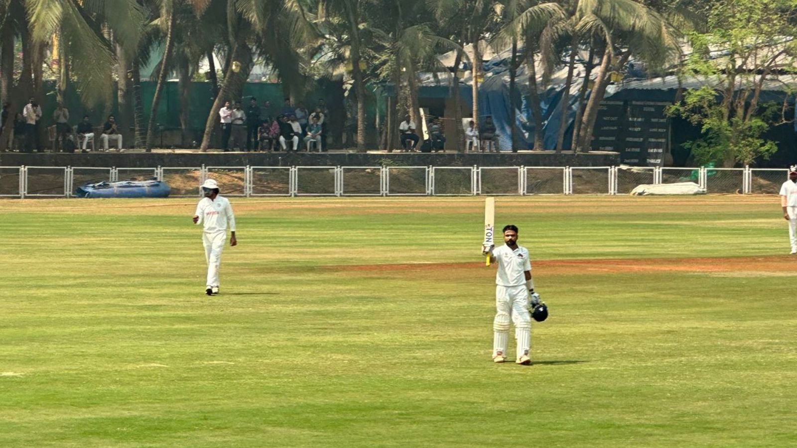हार्दिक ने ओपनिंग पर उतरकर ठोका तूफानी शतक, पृथ्वी शॉ ने भी ताबड़तोड़ 87 रन से टीम को दिलाई 415 रन की विशाल बढ़त हार्दिक ने ओपनिंग पर उतरकर ठोका तूफानी शतक, पृथ्वी शॉ ने भी ताबड़तोड़ 87 रन से टीम को दिलाई 415 रन की विशाल बढ़त
