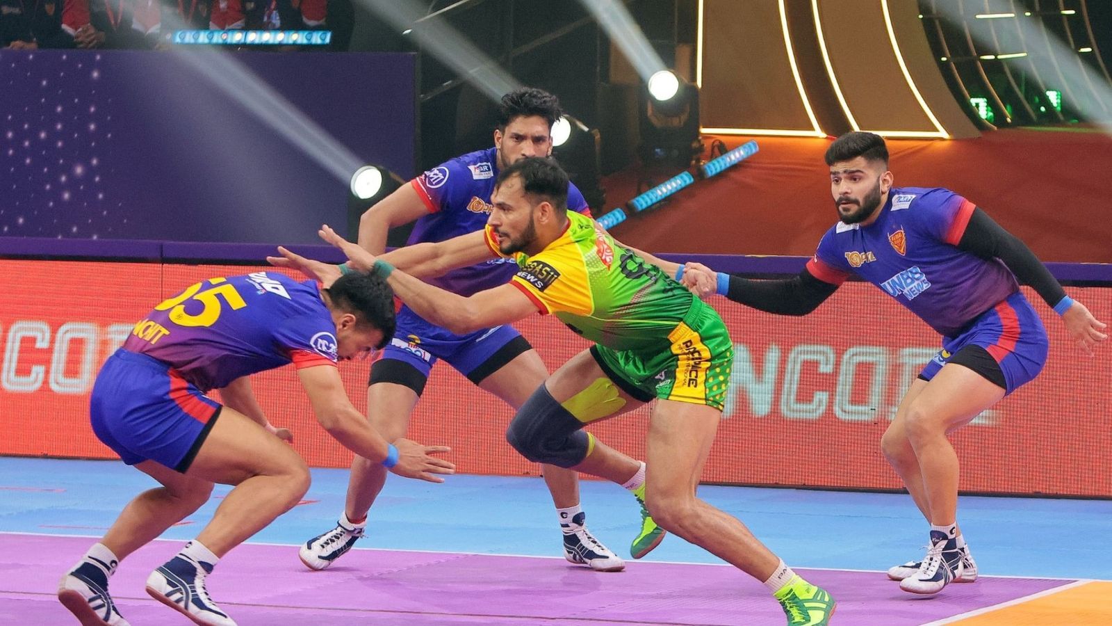 Pro Kabaddi League: हरियाणा स्टीलर्स और पटना पाइरेट्स की सेमीफाइनल में एंट्री, गुजरात जायंट्स और दबंग दिल्ली की हार Pro Kabaddi League: हरियाणा स्टीलर्स और पटना पाइरेट्स की सेमीफाइनल में एंट्री, गुजरात जायंट्स और दबंग दिल्ली की हार