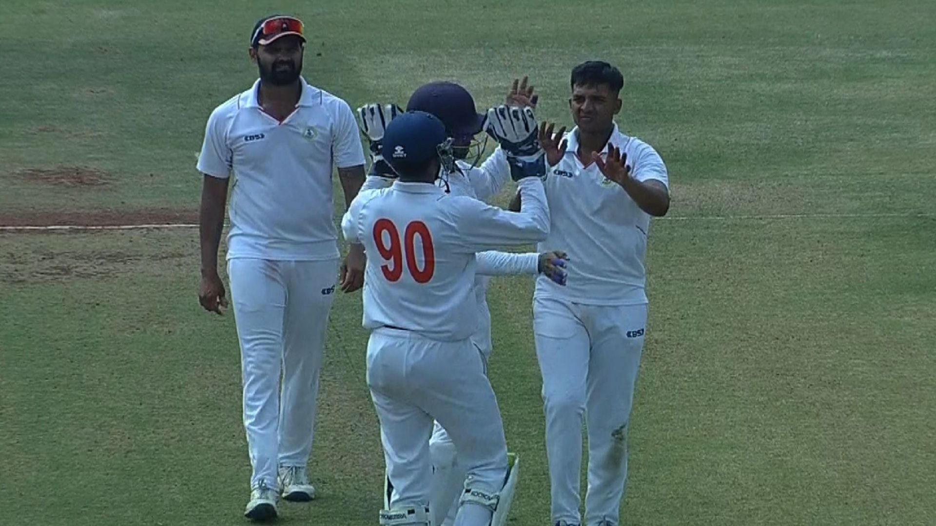 Ranji Trophy: क्रिकेटर पिता कोमा में गए तो बेटे ने थामा बैट और बॉल, अब बना मयंक अग्रवाल की टीम का काल, कर्नाटक को धूल चटा विदर्भ को सेमीफाइनल में पहुंचाया