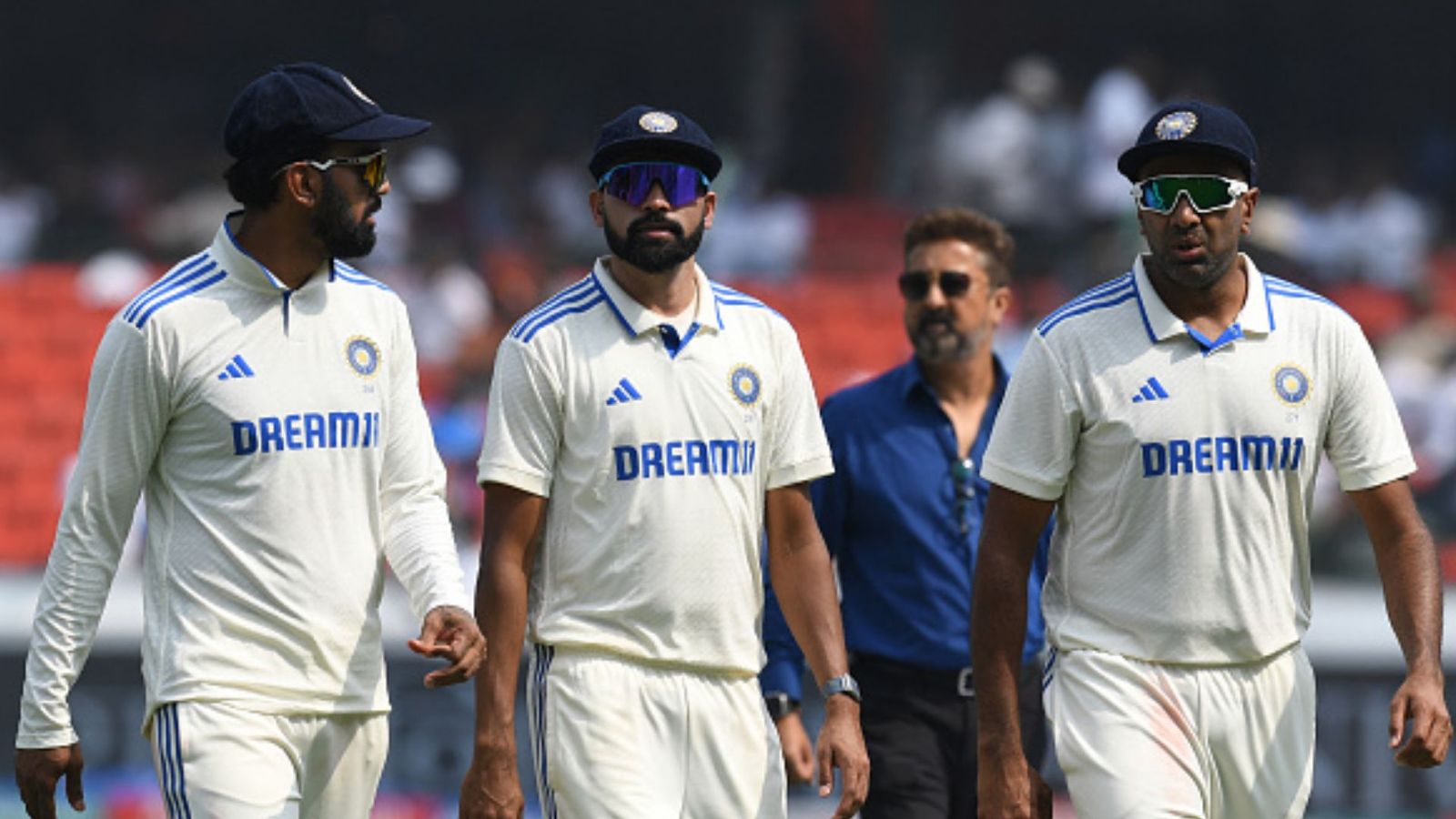 IND vs ENG: धर्मशाला टेस्ट से पहले भारत को बड़ा झटका, इलाज करवाने के लिए लंदन पहुंचा स्टार क्रिकेटर IND vs ENG: धर्मशाला टेस्ट से पहले भारत को बड़ा झटका, इलाज करवाने के लिए लंदन पहुंचा स्टार क्रिकेटर