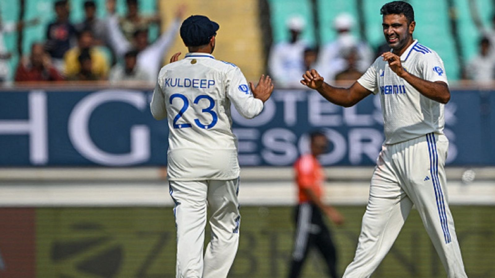 IND vs ENG: आर अश्विन का 1782KM दूर पूरा होगा जिंदगी का सबसे बड़ा ख्वाब, तेंदुलकर-कोहली के क्लब में हो जाएगी एंट्री! IND vs ENG: आर अश्विन का 1782KM दूर पूरा होगा जिंदगी का सबसे बड़ा ख्वाब, तेंदुलकर-कोहली के क्लब में हो जाएगी एंट्री!