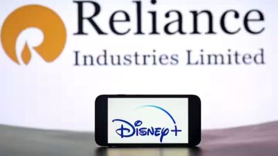 IPL 2024 से पहले रिलायंस और डिज्नी स्टार के बीच हो गया खेला, जानिए कैसे पड़ेगा असर रिलायंस और डिज्नी हॉटस्टार ने गठबंधन का ऐलान कर दिया.