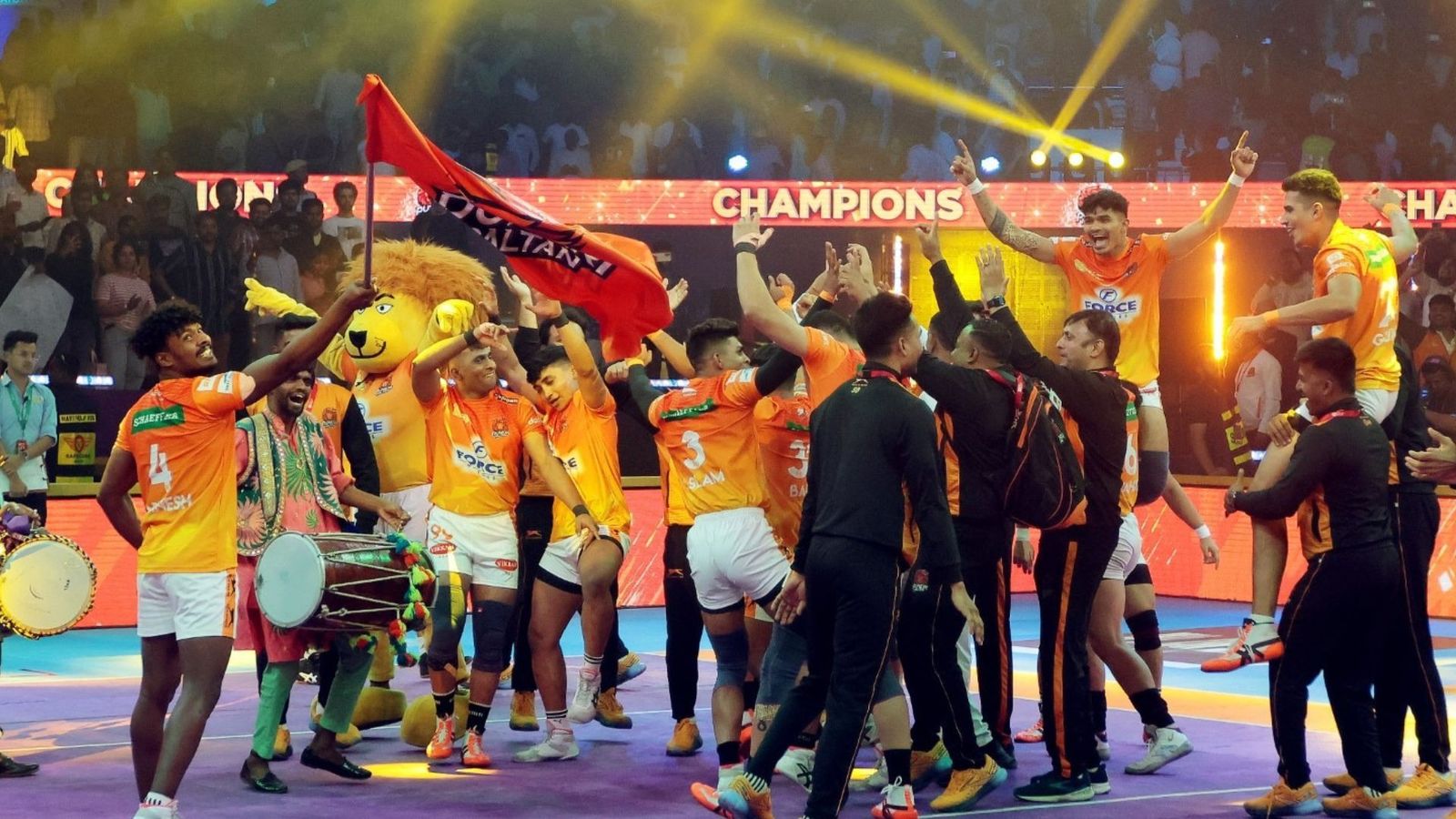 Pro Kabaddi League Final: पुनेरी पलटन ने पहली बार जीता पीकेएल का खिताब, हरियाणा स्टीलर्स को 28-25 से चटाई धूल Pro Kabaddi League Final: पुनेरी पलटन ने पहली बार जीता पीकेएल का खिताब, हरियाणा स्टीलर्स को 28-25 से चटाई धूल