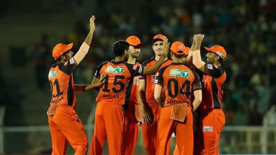 SRH IPL 2024: सनराइजर्स हैदराबाद में शामिल हुआ मुंबई इंडियंस का चैंपियन खिलाड़ी, PSL से भी है कनेक्शन सनराइजर्स हैदराबाद 2016 के बाद से आईपीएल खिताब नहीं जीत सका है.