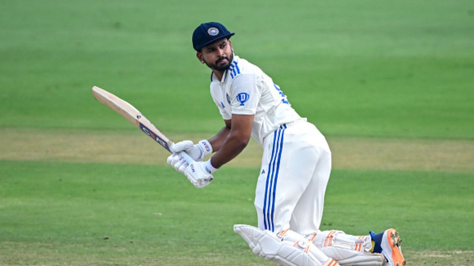 Shreyas Iyer : BCCI के सेंट्रल कॉन्ट्रेक्ट से बाहर होते ही श्रेयस अय्यर का बुरा हाल, सेमीफाइनल मैच में 3 रन बनाकर हुए बोल्ड, संकट में मुंबई Shreyas Iyer : BCCI के सेंट्रल कॉन्ट्रेक्ट से बाहर होते ही श्रेयस अय्यर का बुरा हाल, सेमीफाइनल मैच में 3 रन बनाकर हुए बोल्ड, संकट में मुंबई