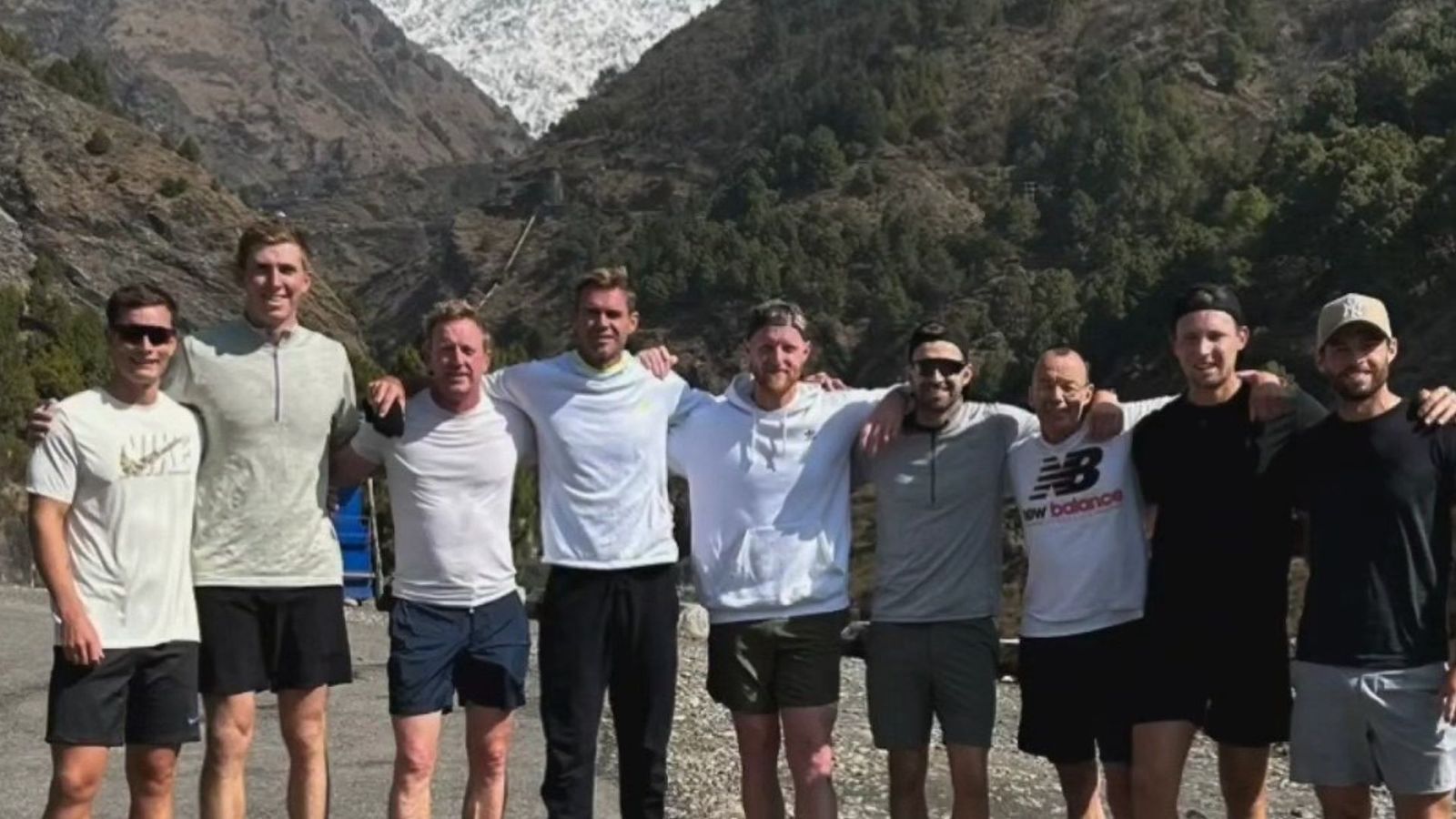 IND vs ENG: स्टैमिना बनाने के लिए स्टेडियम में नहीं बल्कि पहाड़ी रास्तों पर बेन स्टोक्स एंड कंपनी ने लगाई दौड़, VIDEO वायरल IND vs ENG: स्टैमिना बनाने के लिए स्टेडियम में नहीं बल्कि पहाड़ी रास्तों पर बेन स्टोक्स एंड कंपनी ने लगाई दौड़, VIDEO वायरल