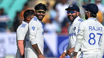 IND vs ENG: 112 सालों के इतिहास में पहली बार होगा ऐसा अगर टीम इंडिया ने जीता धर्मशाला टेस्ट, आखिरी बार इस टीम ने किया था कमाल सरफराज खान, रवींद्र जडेजा, रोहित शर्मा, रजत पाटीदार